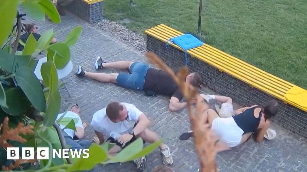 Камери кав'ярні в Сумах зафіксували паніку під час авіаудару: п'ятеро загиблих