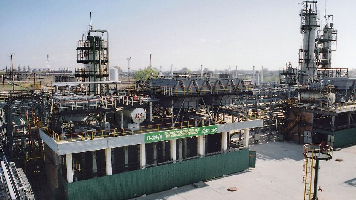 Дрони вдарили по НПЗ «Роснефті» у Сизрані: пожежі, один загиблий