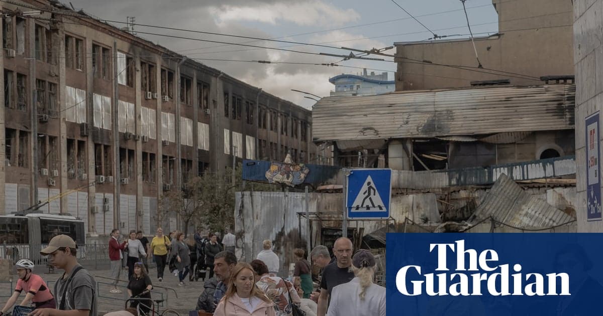 Найобстрілюваніший квартал Києва: між руїнами і звичним ритмом