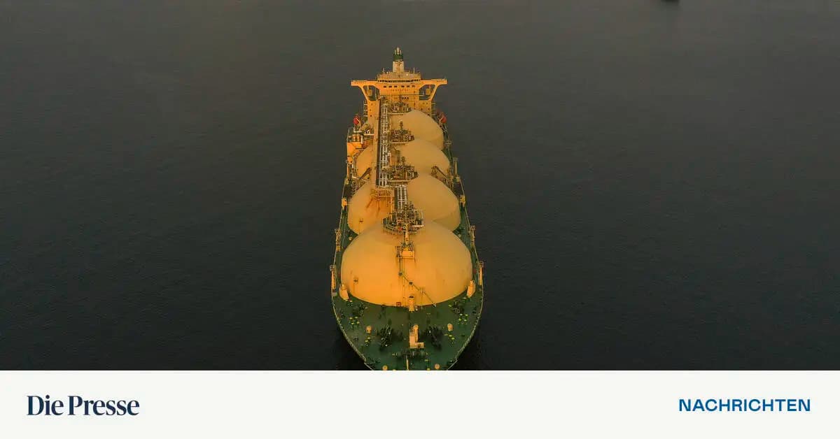 Пошкоджений російський танкер із газом дрейфує до Лампедузи