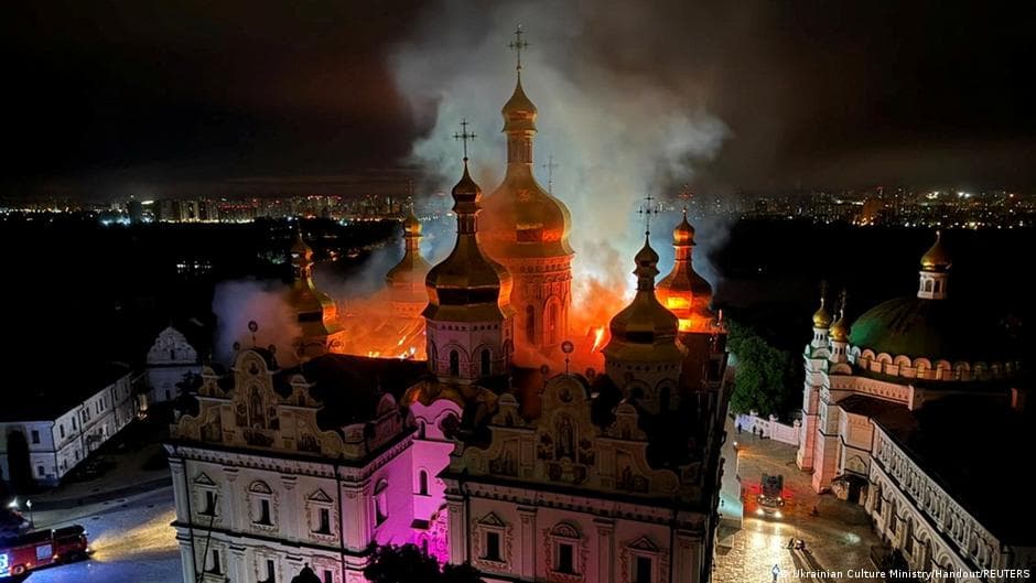 Росія вдарила по Києво-Печерській лаврі: пожежа в Успенському соборі, 9 загиблих