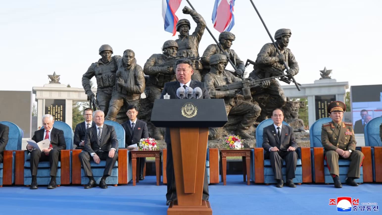 Кім Чен Ин назвав самопідрив «найвищою формою відданості» на відкритті меморіалу загиблим у Росії