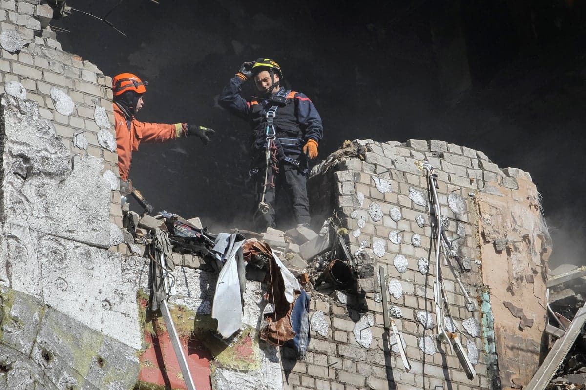 Російська атака дронами на Дніпро: троє загиблих, серед поранених — двоє дітей