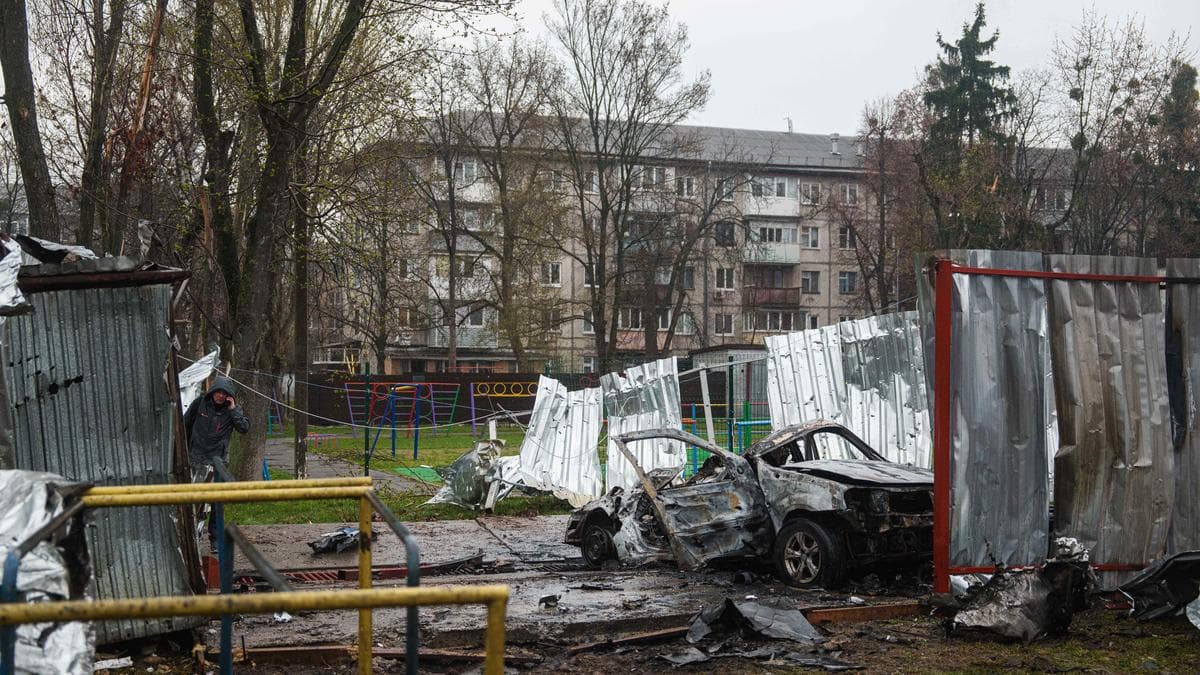 Росія вбила щонайменше 10 людей в Україні масованим ударом напередодні Пасхи