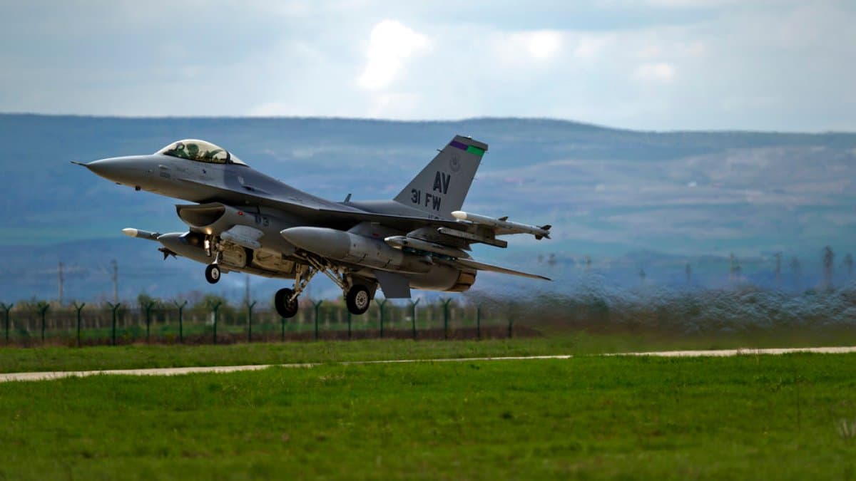 Румунський F-16 вперше збив підозрюваний російський дрон над власною територією
