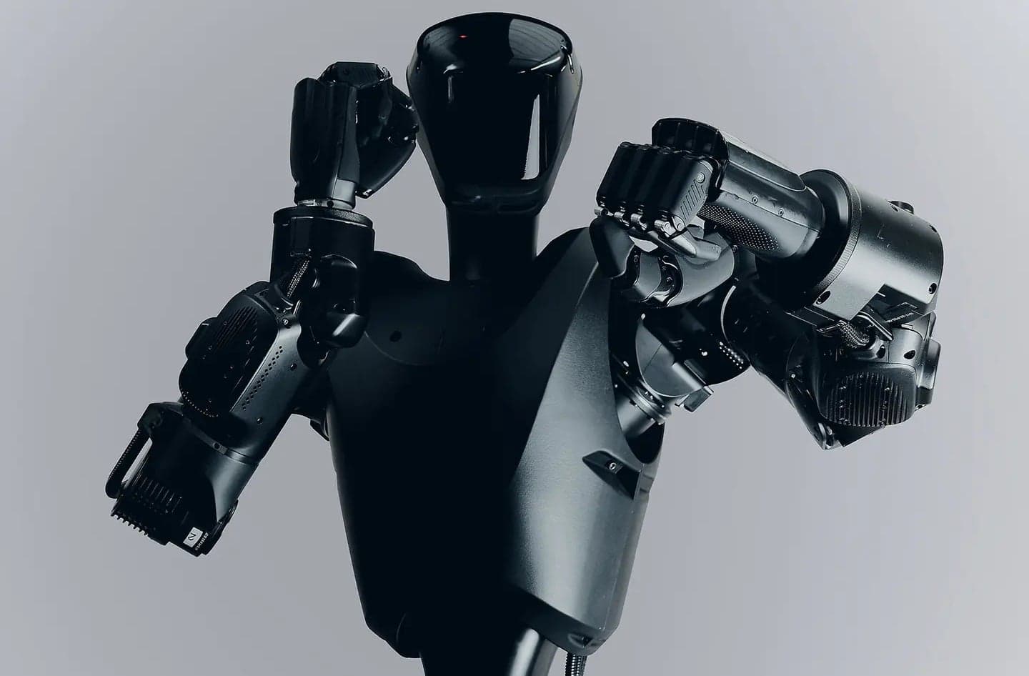 Гуманоїдні роботи Phantom MK-1 вперше випробовуються на українському фронті