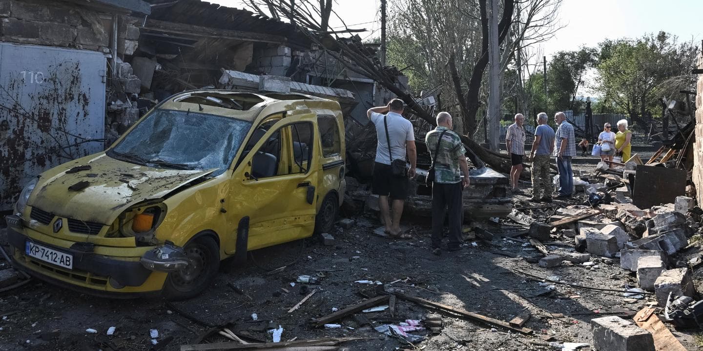 Вісім ударів по Краматорську: один загиблий, 15 поранених; дрон убив машиністів потяга з 300 пасажирами