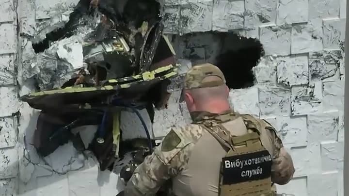Рятувальники витягли невибухлий дрон із 24-поверхівки в Чабанах