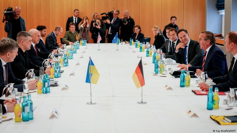 Пісторіус і Гілі застерегли: ормузька криза не може замінити підтримку України