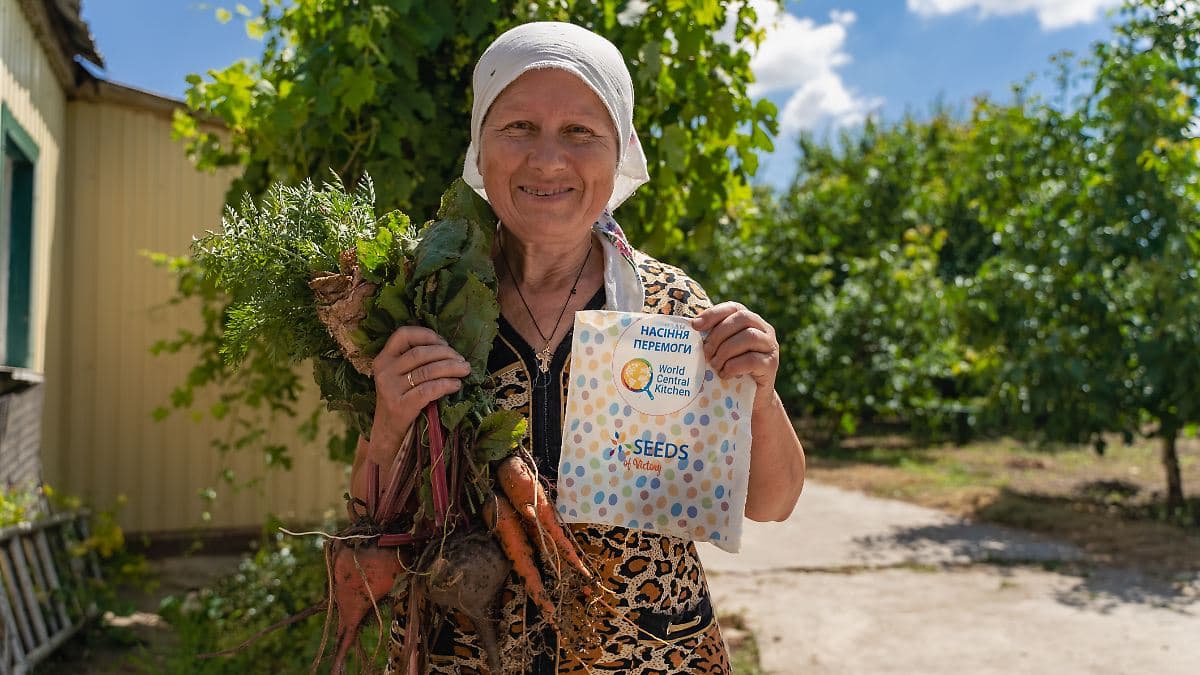 «Де є голод — надсилаю кухарів»: World Central Kitchen роздала 58 мільйонів порцій в Україні