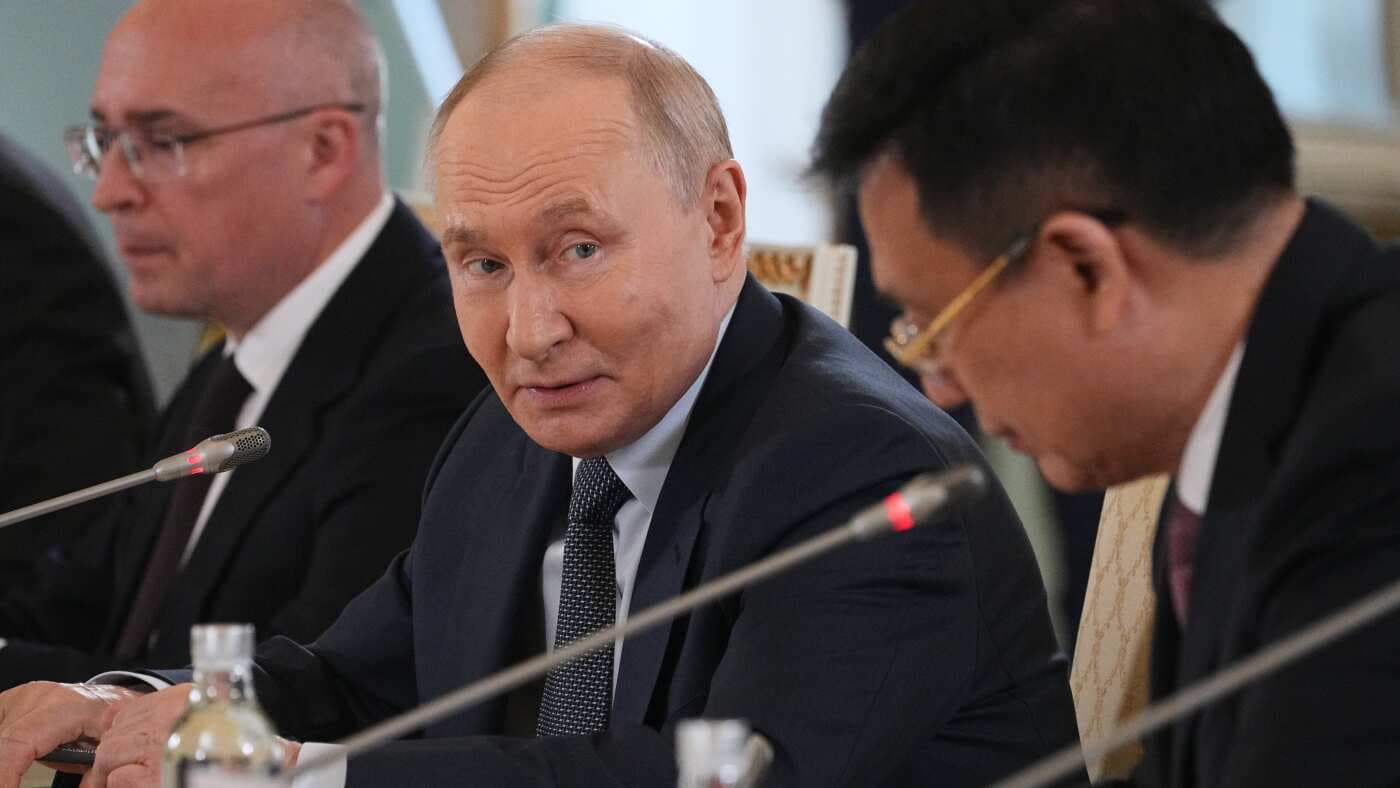 Путін визнав прориви дронів і пообіцяв зміцнити ППО після атак на Петербург