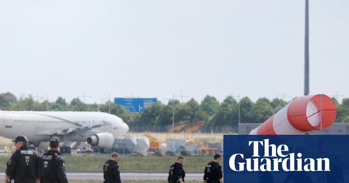 Третій дрон з гексогеном біля Лейпцига: Мерц обіцяє публічно назвати організаторів атак