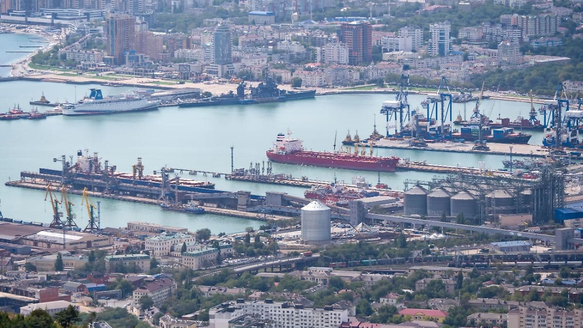 Удар по Новоросійську: пожежа на нафтотерміналі «Грушова» Транснафти