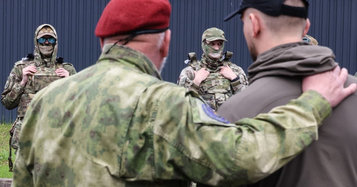 У російському містечку патрулюють вулиці, щоб не пустити сусідів на фронт — ФСБ уже відкрила справу