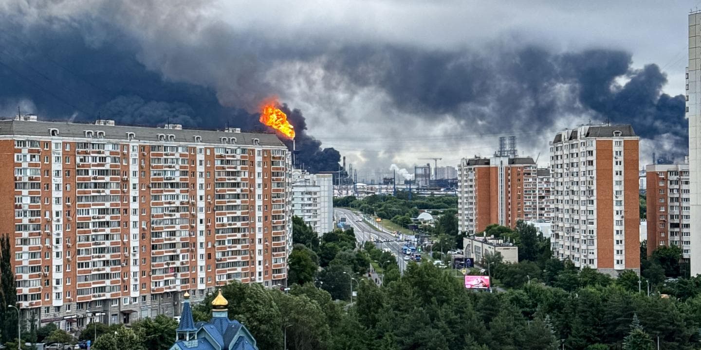 Україна вдруге за тиждень вдарила по московському нафтозаводу — Зеленський