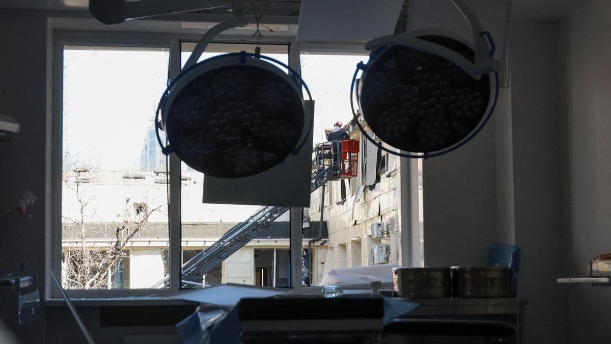 Масована атака дронів на Одесу: пологовий будинок зруйновано, четверо загиблих