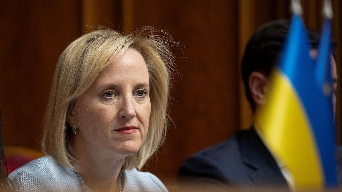 Представниця США в Україні Джулі Девіс залишає посаду в червні