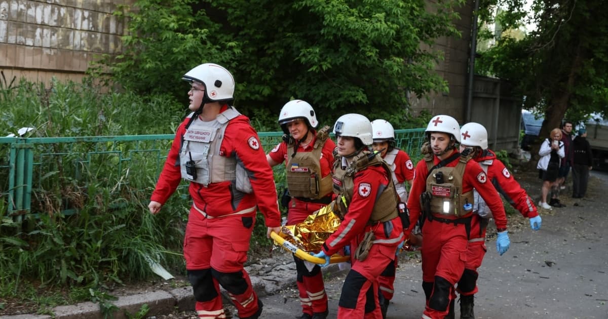 Росія атакувала Україну понад 700 дронами і ракетами: двоє загиблих, будинки та бізнеси пошкоджено