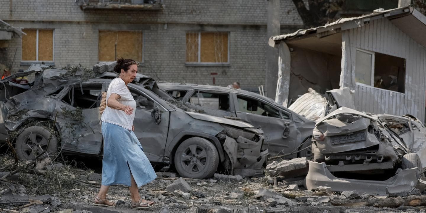Жертв удару по торговому центру в Кривому Розі стало 16; над Києвом — нова ракетна тривога