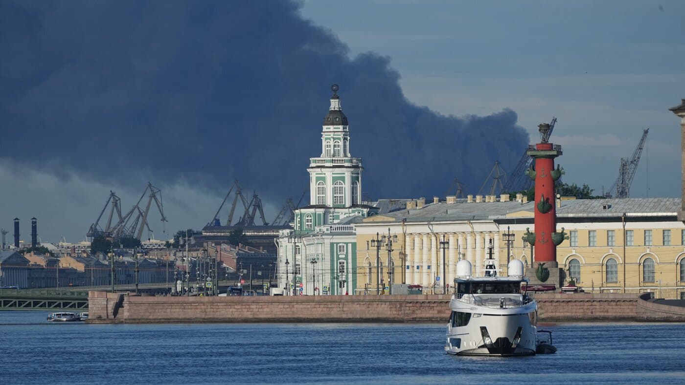 Дрони вдарили по нафтовому терміналу Петербурга під час форуму Путіна