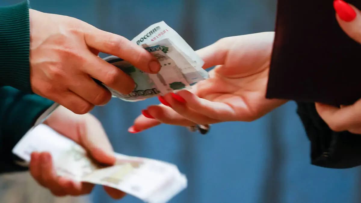 Росія б'є рекорд з готівки — через блокування інтернету й нові податки