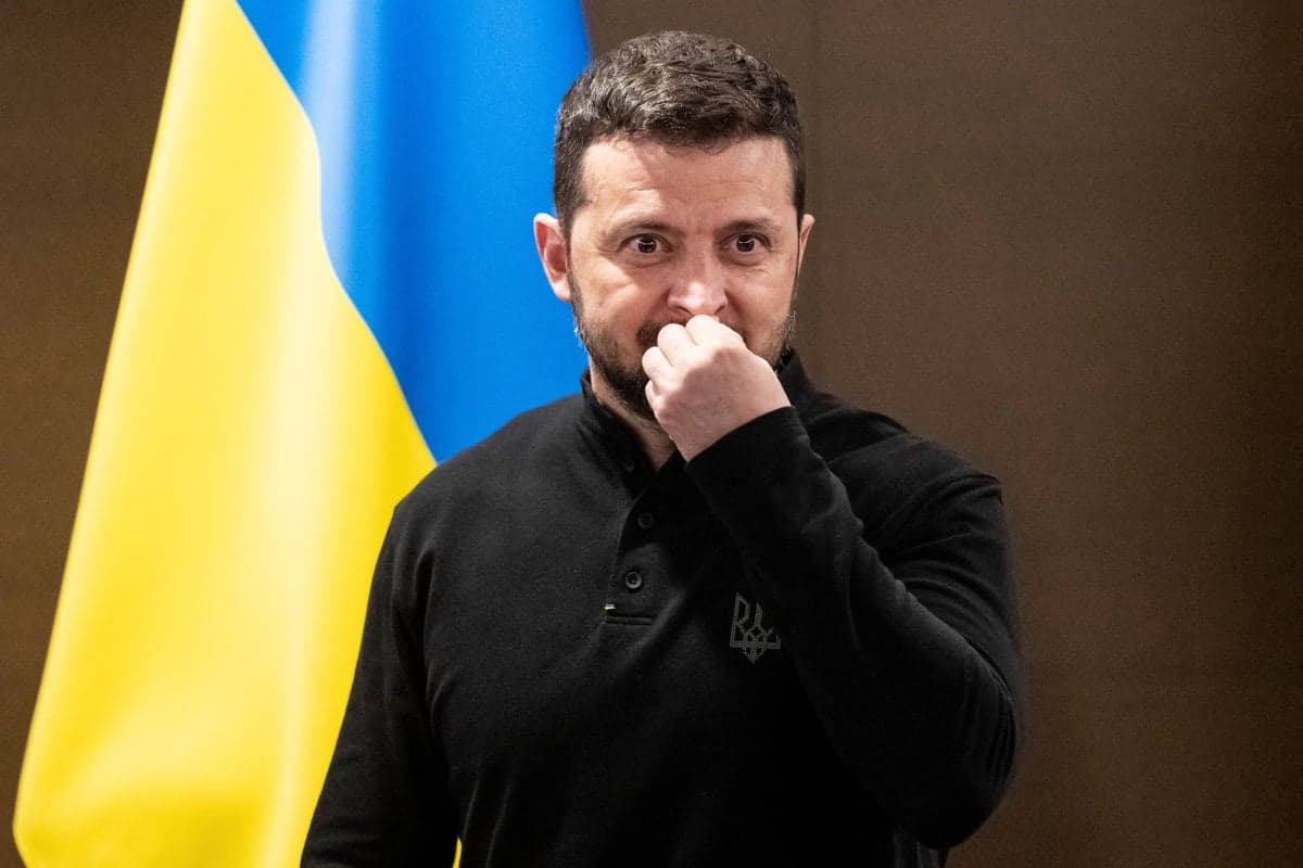 Зеленський засудив зняття прапорів у Британії та розкрив роль Абрамовича у переговорах