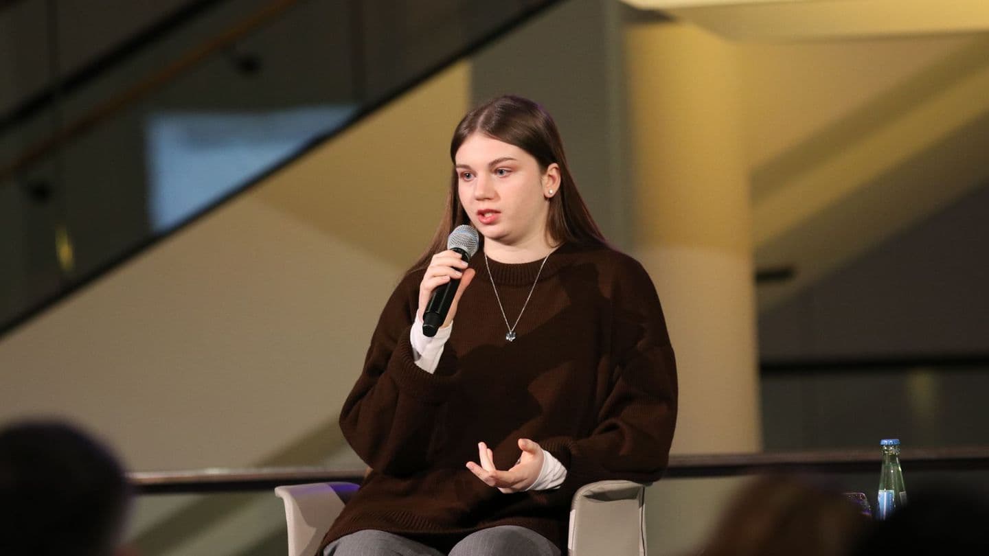 «Коли я побачила прапор — я розплакалася»: як 15-річну українку вивезли до Криму