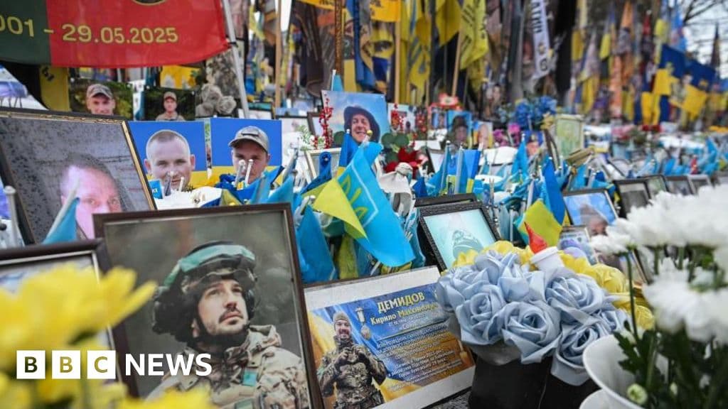 Чотири роки повномасштабної війни: Україна вшановує загиблих