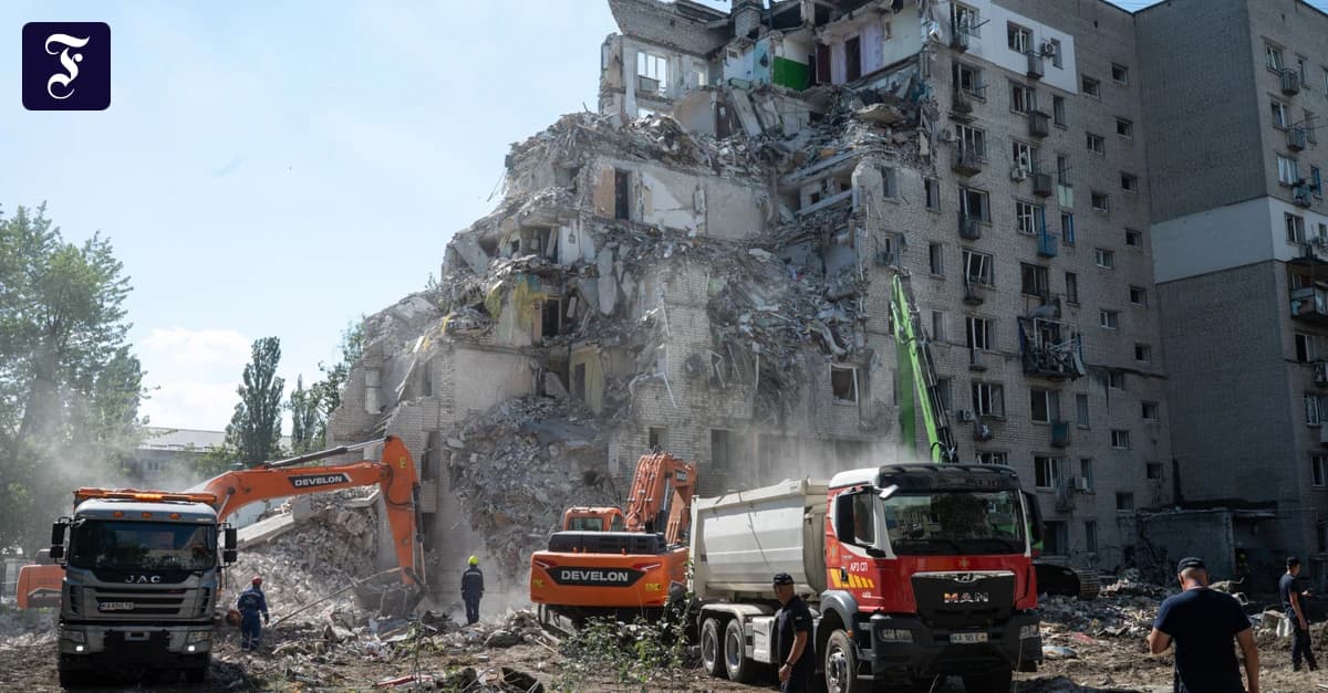 Щонайменше 30 загиблих після масованого удару Росії по Києву