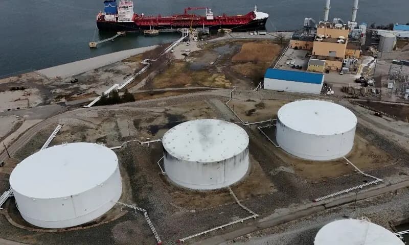 Нафта впала на 6% після призупинення ударів між США та Іраном