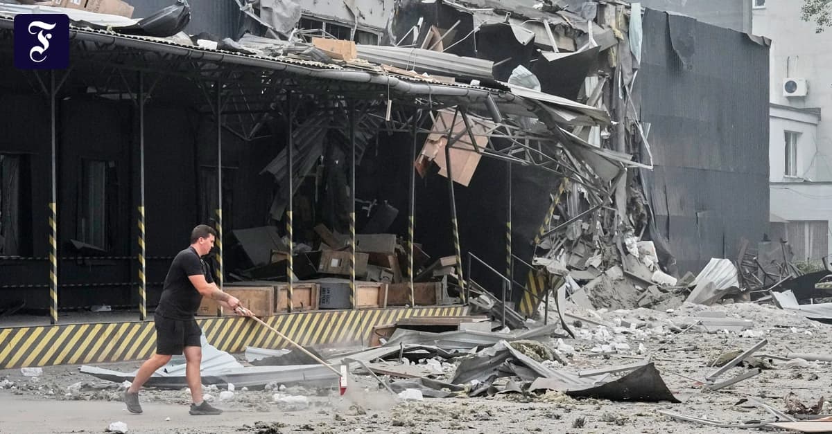 Росія вдарила по сортувальних центрах «Нової Пошти» під Києвом і в Сумах