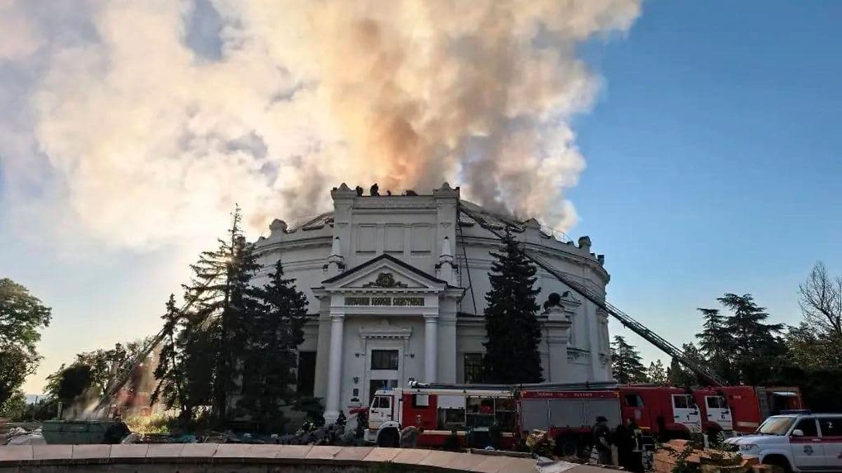 Нічний удар: Україна атакувала нафтозаводи в Самарі, дрон влучив у музей у Севастополі
