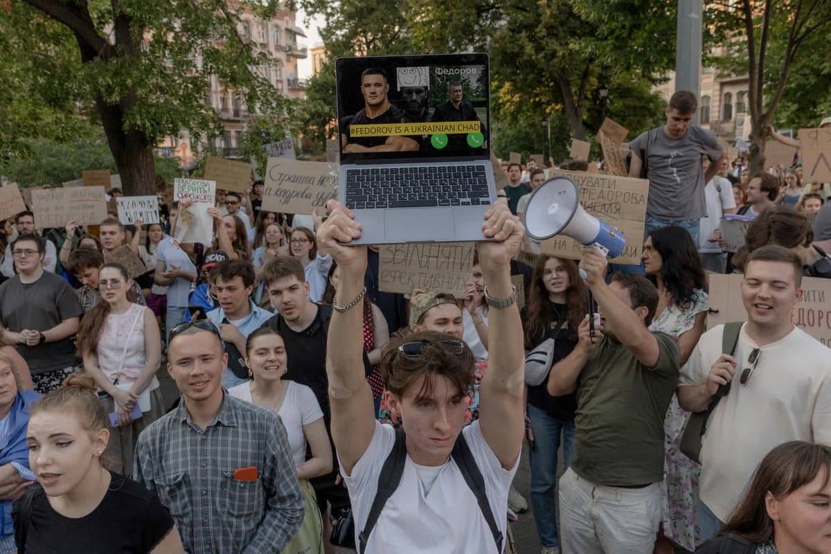 Зеленський призначив Хмару міністром оборони після відставки Федорова та протестів