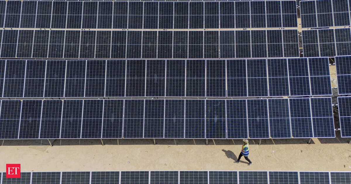 Сонячна революція: Пакистан економить мільярди, поки Бангладеш платить за газ