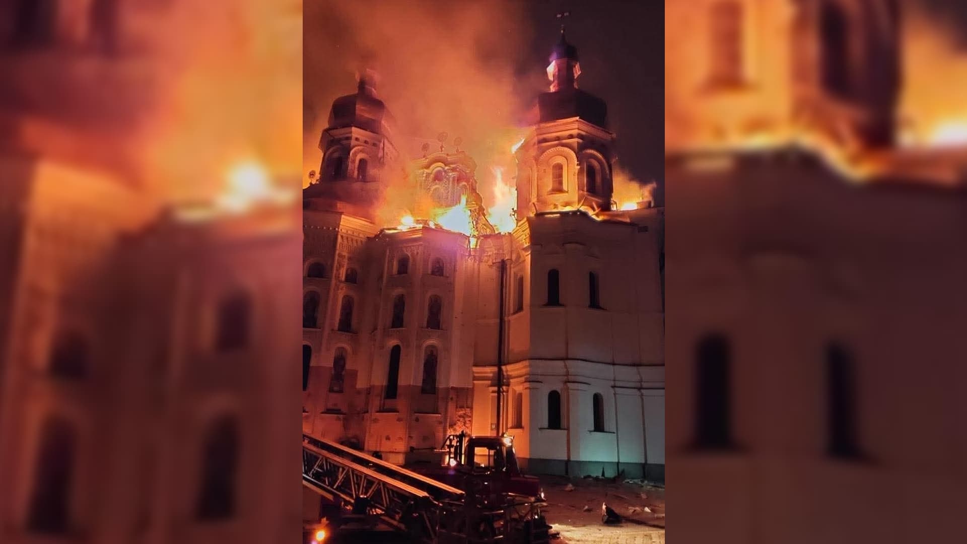 Масований удар по Україні: пожежа в Лаврі, п'ятеро рятувальників загинули в Харкові