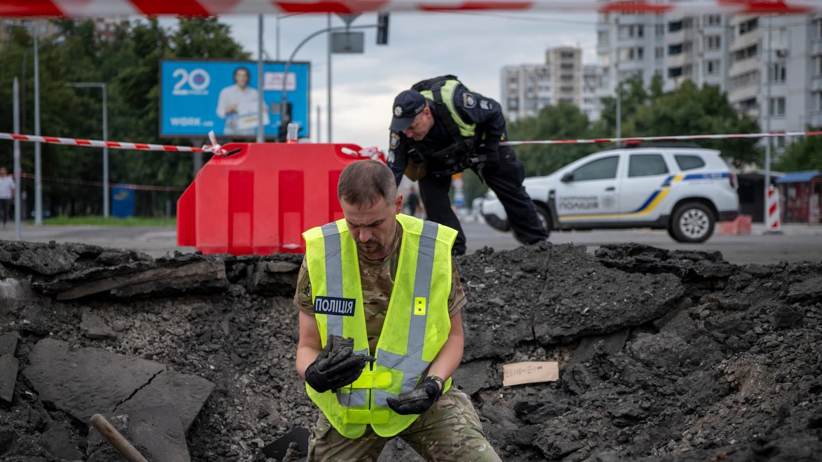Росія вдарила по Києву ракетами і дронами: 11 поранених, серед них дитина