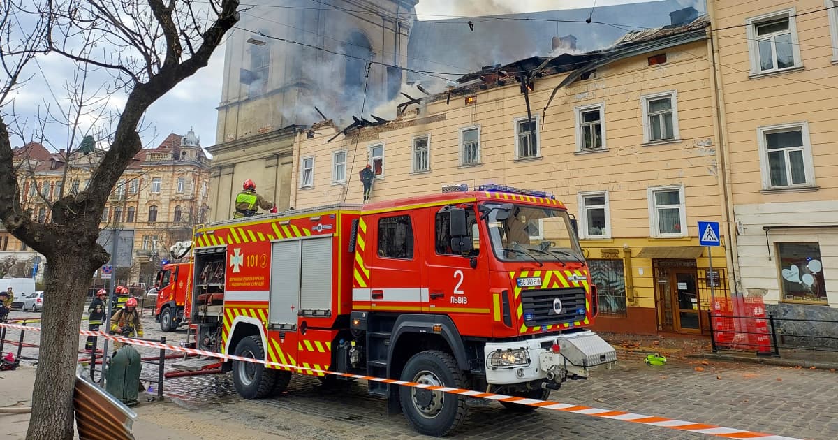 Росія вдарила дронами по центру Львова: поранені та пошкоджена спадщина ЮНЕСКО