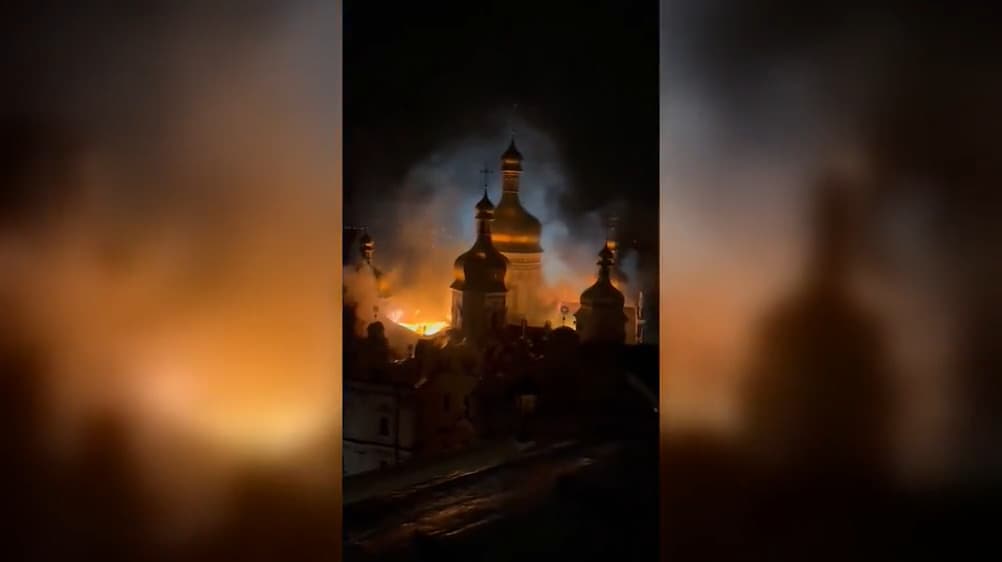 Росія атакувала Київ і Харків: пожежа в Лаврі, дев'ятеро загиблих