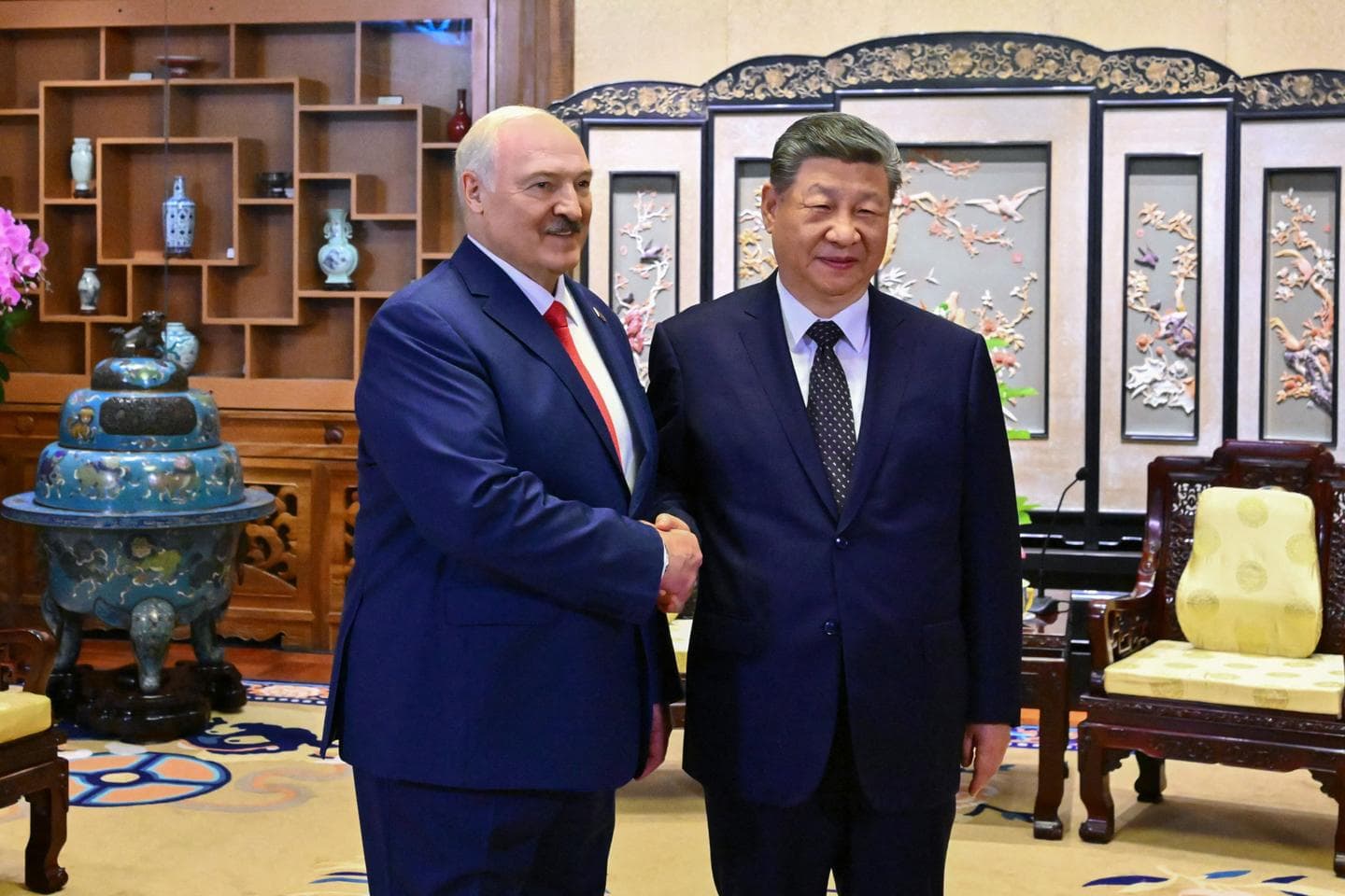 Лукашенко — в Пекіні: Сі підтримав суверенітет Білорусі після зустрічі з Путіним