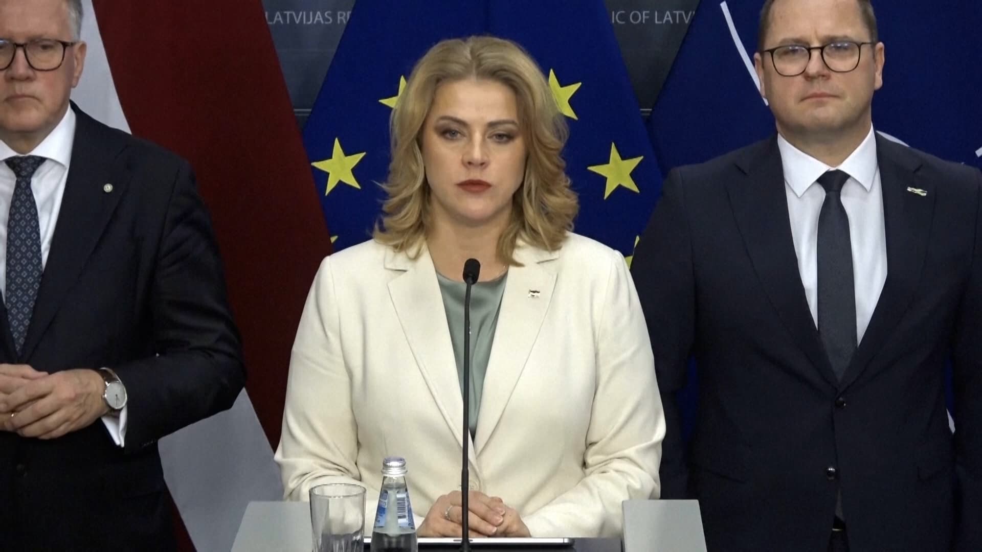 Прем'єр Латвії подала у відставку через скандал із безпілотниками