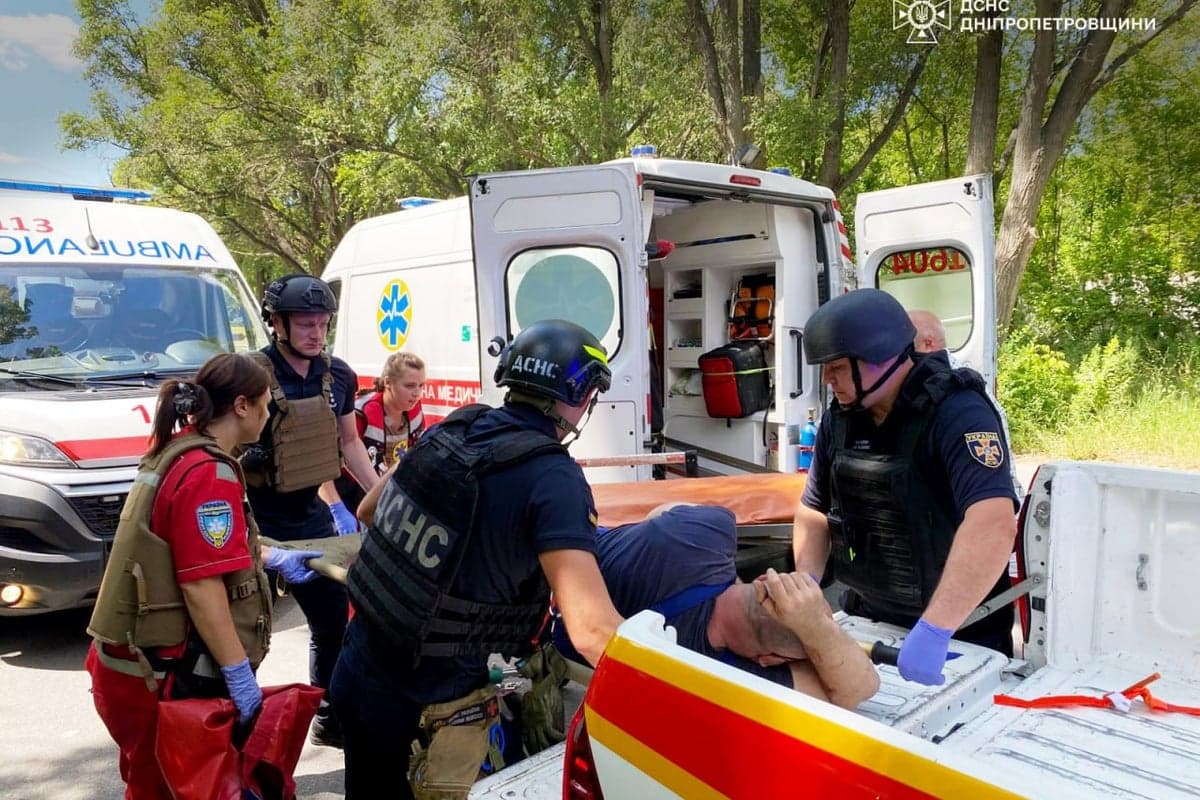 Ракети і дрони вбили вісьмох в Україні: Зеленський вимагає протибалістичної оборони