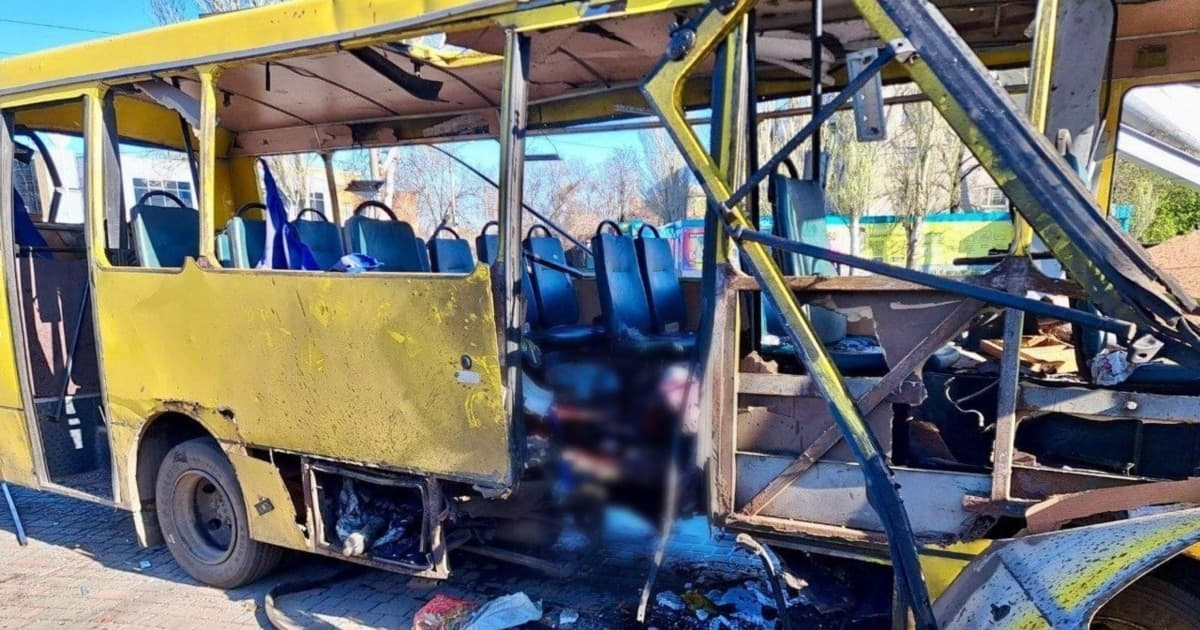 Російський дрон вбив трьох пасажирів автобуса в Нікополі: масштабна нічна атака по Україні