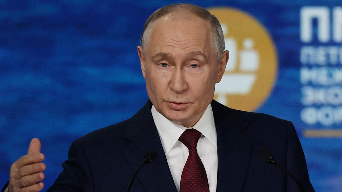 Путін на ПМЕФ: санкції «підірвали репутацію» долара і євро