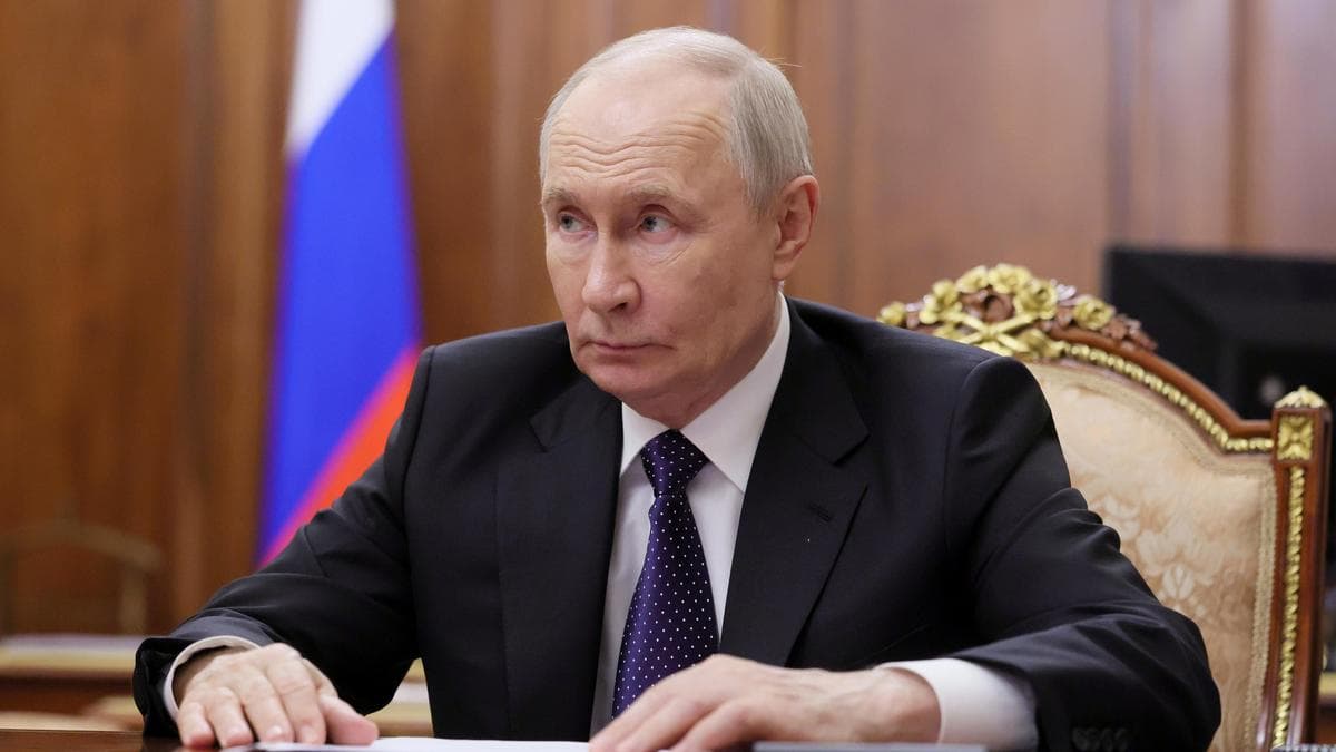 Кремль назвав позицію Лондона, Берліна та Парижа суперечливою