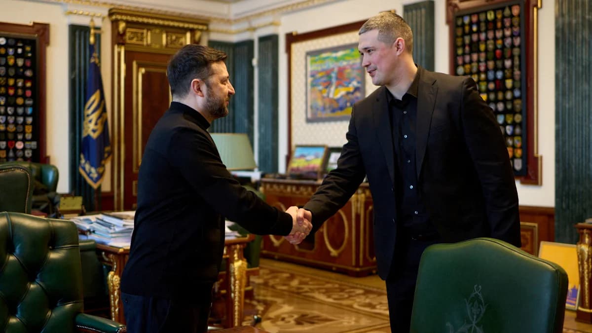 Федорова звільнили з посади міністра оборони: протести у Києві та відставка генерала