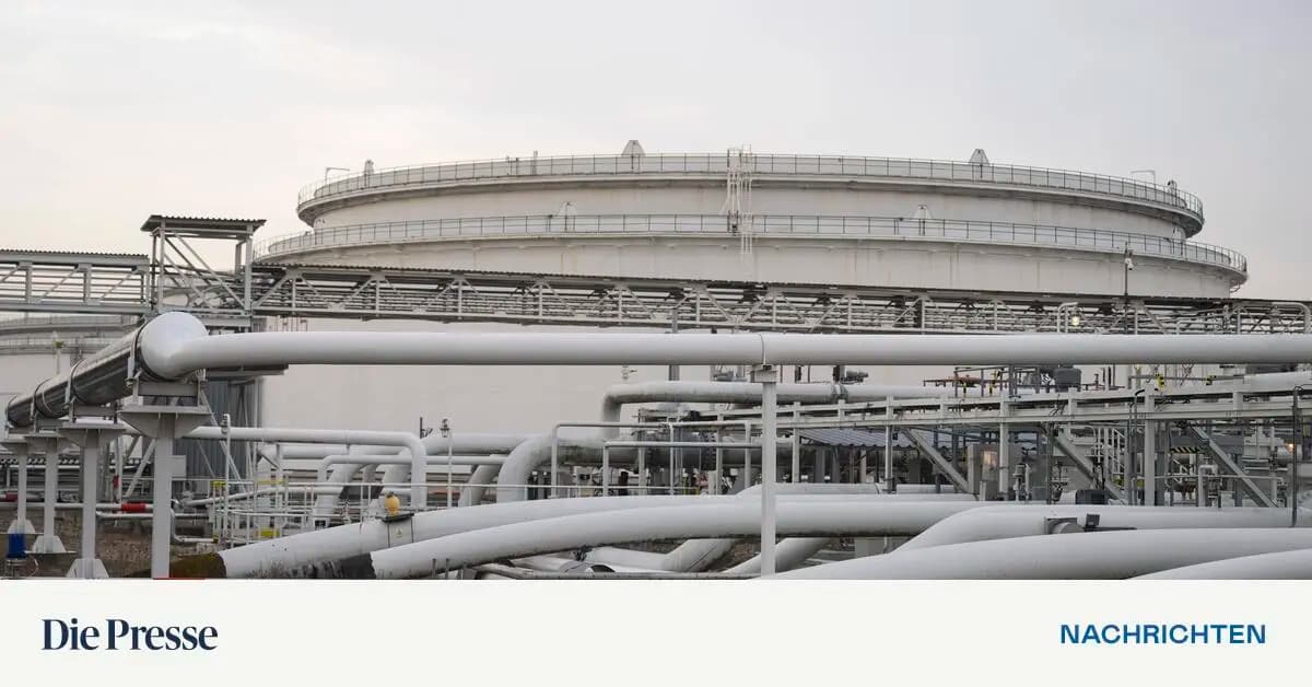 Нафта знову тече: Словаччина відновила постачання по «Дружбі» після розблокування 90 млрд євро для України