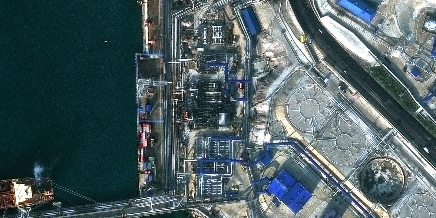 Українські дрони влучили у нафтовий термінал Новоросійська: пожежа і двоє поранених