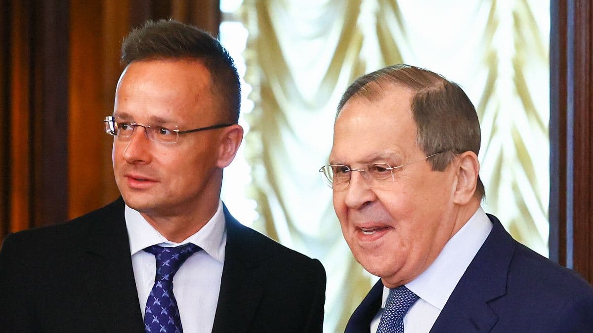 Скандал у Будапешті: Сіярто обіцяв Лаврову допомогти зі санкціями ЄС
