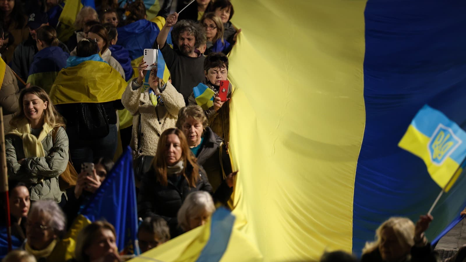 Балкани вшановують чотири роки опору: мітинги солідарності з Україною