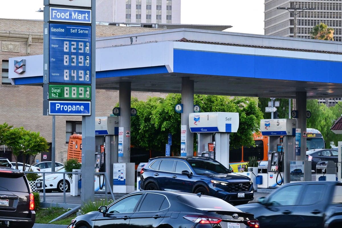 Бензин у США — $4,23 за галон: рекорд з початку війни з Іраном